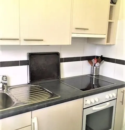 Charming Metro Stop Delice Apartament